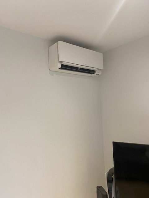 Split mural Daikin — salon